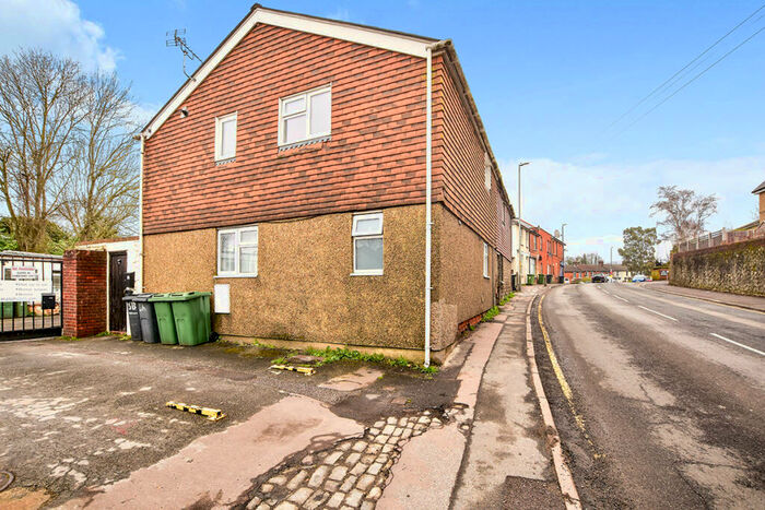 2 Bedroom Maisonette To Rent In Tovil Hill, Maidstone, Kent, ME15