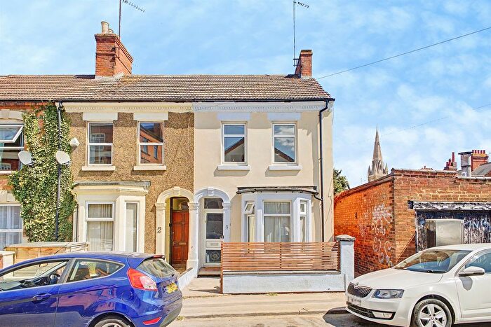 2 Bedroom Terraced House For Sale In Oliver Street, Northampton, NN2