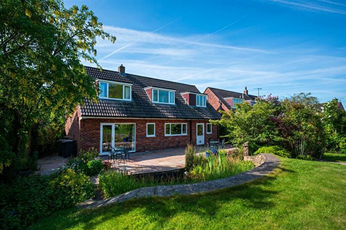 4 Bedroom Property For Sale In Park Avenue, Dronfield, S18