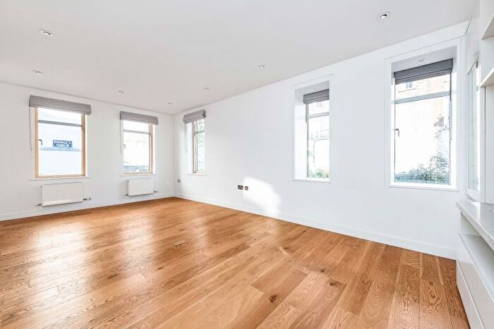 3 Bedroom Flat To Rent In Princes Yard, London, W11