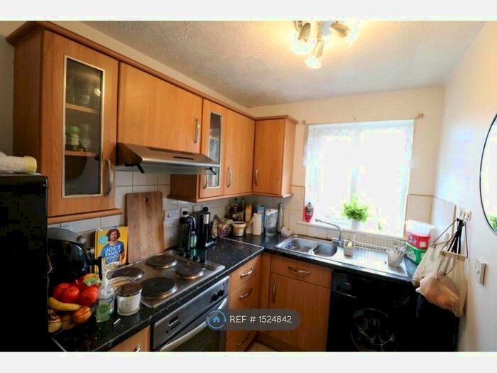 1 Bedroom Flat To Rent In South Croydon, South Croydon, CR2