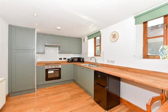 1 Bedroom Barn Conversion For Sale In Pratling Street, Aylesford, Kent, ME20