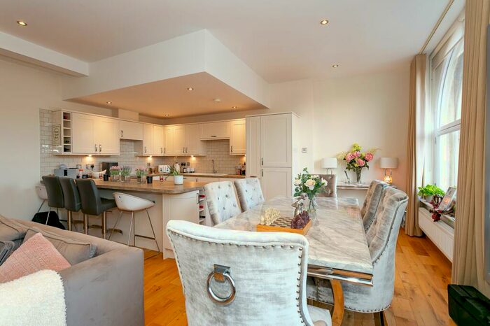 2 Bedroom Apartment To Rent In Crescent Road, Harrogate, HG1