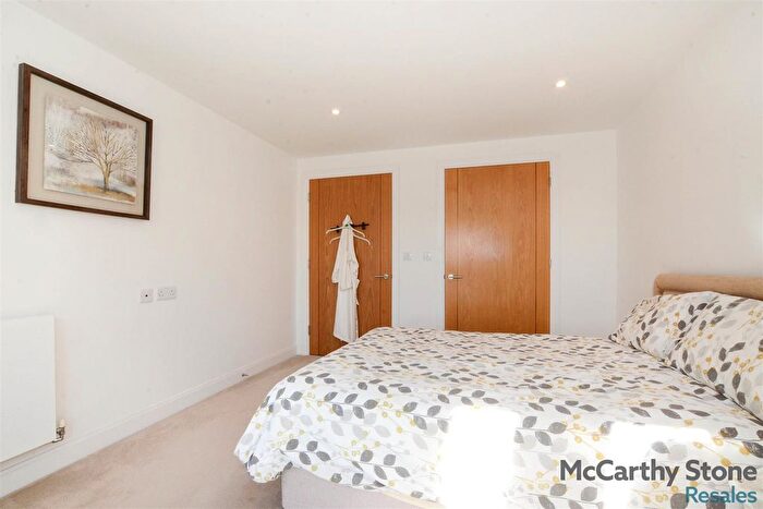 2 Bedroom Flat For Sale In Studio Way, Borehamwood, WD6