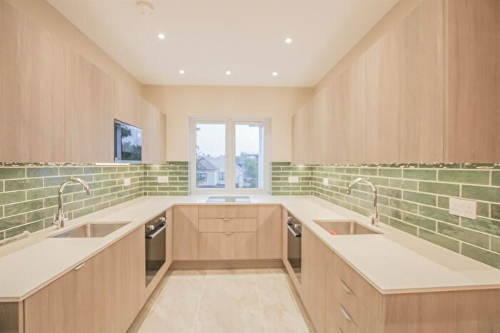 3 Bedroom Flat To Rent In Golders Manor Drive, Golders Green, NW11