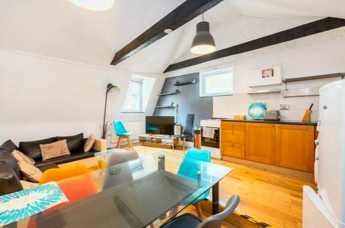 2 Bedroom Flat To Rent In Hatton Wall, Holborn, London, EC1N