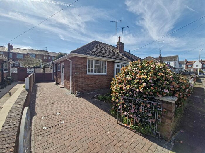 2 Bedroom Bungalow To Rent In Bardsway Ave, Blackpool, FY3