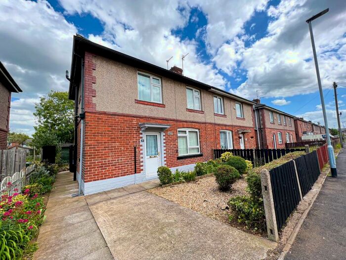 3 Bedroom Semi-Detached House To Rent In Tomlinson Avenue, Scunthorpe, DN15