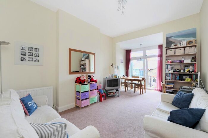 2 Bedroom Flat To Rent In Netherwood Road, London, W14