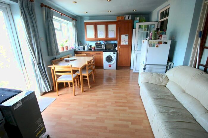 4 Bedroom Flat To Rent In Penderel Road, Hounslow, Greater London, TW3