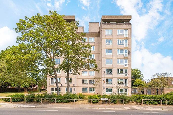 2 Bedroom Flat For Sale In Crown Lane, Streatham, SW16