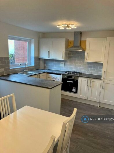 3 Bedroom Terraced House To Rent In Weedall Avenue, Salford, M5