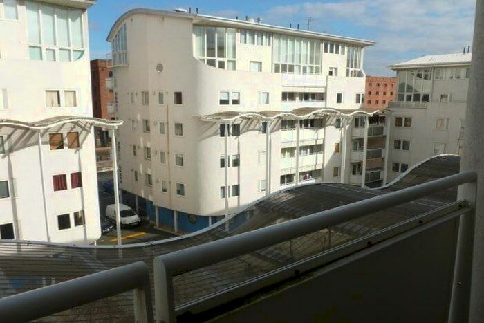 2 Bedroom Flat To Rent In Royal Quay, Liverpool, L3