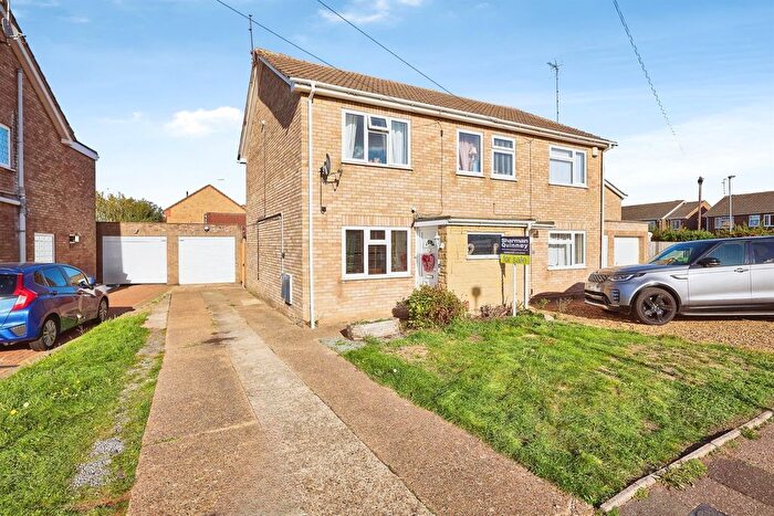 3 Bedroom Semi-Detached House For Sale In Haveswater Close, Peterborough, PE4