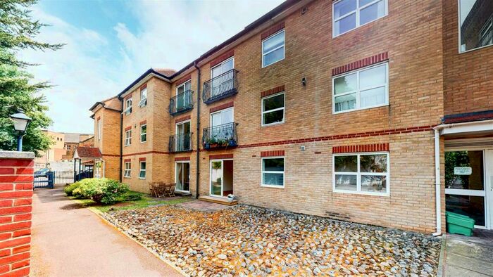 2 Bedroom Flat To Rent In Compass Lane, Bromley, BR1