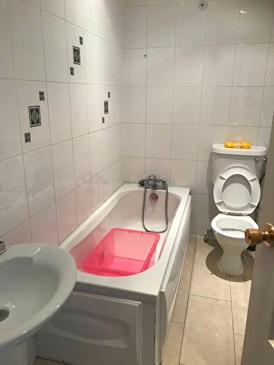 1 Bedroom Flat To Rent In Edinburgh Road, London, N18