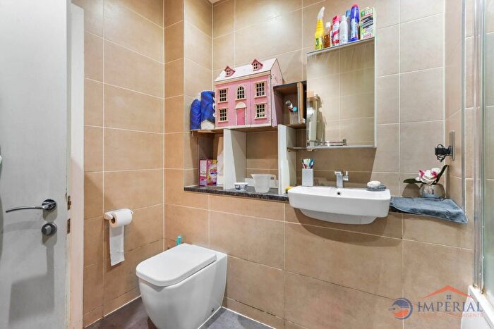 2 Bedroom Flat To Rent In Clayton Road, Hayes, UB3