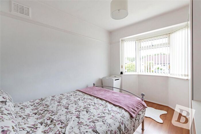 3 Bedroom Bungalow For Sale In Derby Avenue, Upminster, RM14