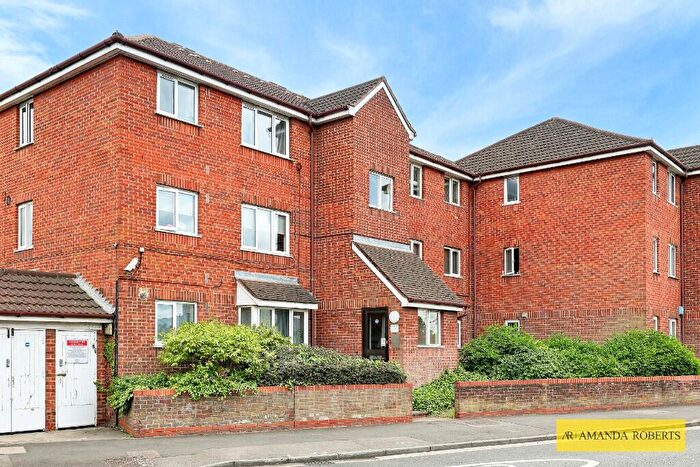 1 Bedroom Flat For Sale In Hall Lane, London, E4