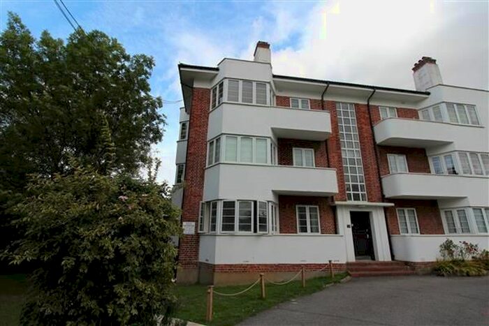 3 Bedroom Flat To Rent In Hollywood Court, Deacons Hill Road, Elstree, WD6