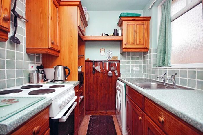 2 Bedroom Bungalow For Sale In Brook Road, Fishponds, Bristol, BS16