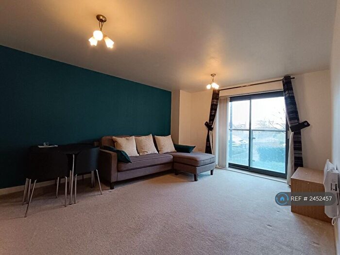 2 Bedroom Flat To Rent In Bouverie Court, Leeds, LS9