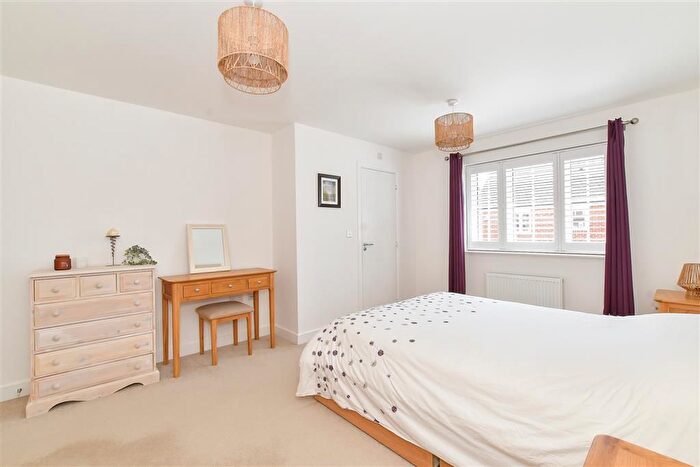 4 Bedroom Detached House For Sale In Squires Grove, Eastergate, Chichester, West Sussex, PO20