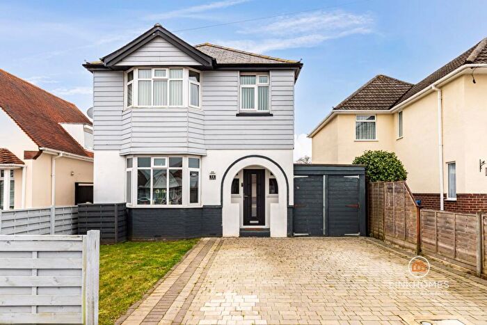 3 Bedroom Detached House For Sale In Hinchliffe Road, Poole, BH15