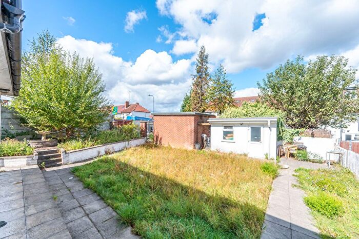 5 Bedroom End Of Terrace House For Sale In Warren Road, Dollis Hill, London, NW2