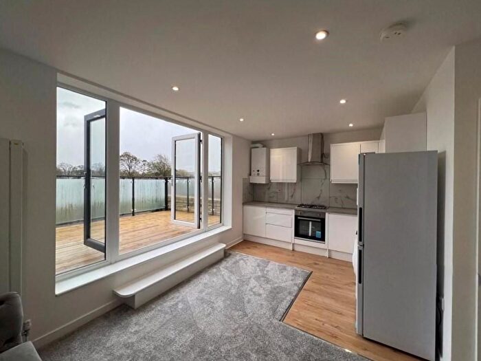 4 Bedroom Flat To Rent In Rye Lane, London, SE15