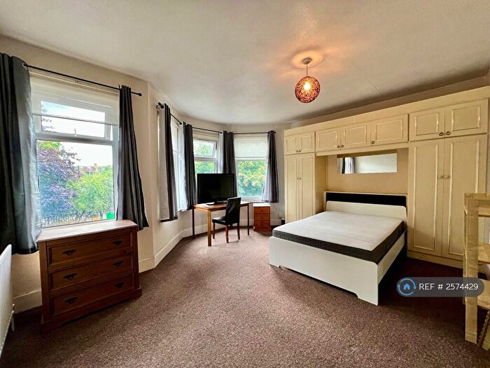 2 Bedroom Flat To Rent In Frobisher Road, London, N8