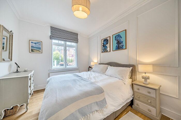2 Bedroom Flat For Sale In Keswick Road, London, SW15