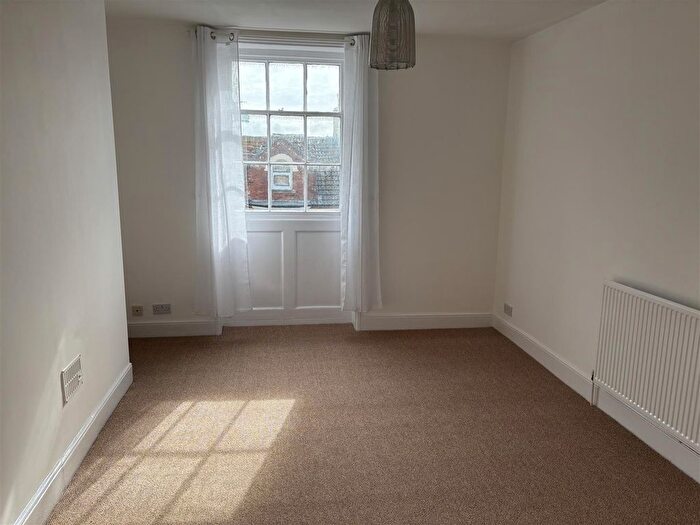 3 Bedroom Flat To Rent In Frederick Place, Weymouth, DT4