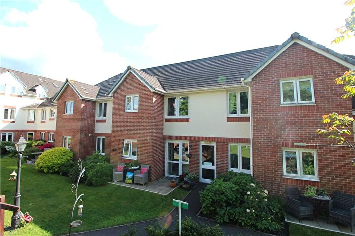 1 Bedroom Flat To Rent In Clarence Road, Fleet, Hampshire, GU51