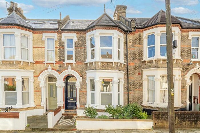 4 Bedroom Property To Rent In Fairmount Road, London, SW2