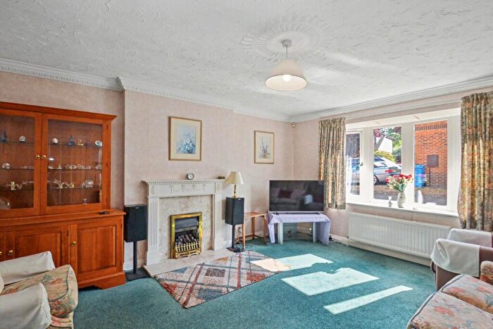 5 Bedroom Detached House For Sale In Broadstone, BH18 - Photo 3