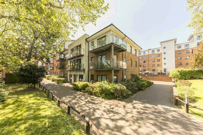 2 Bedroom Flat To Rent In Desvignes Drive, London, SE13