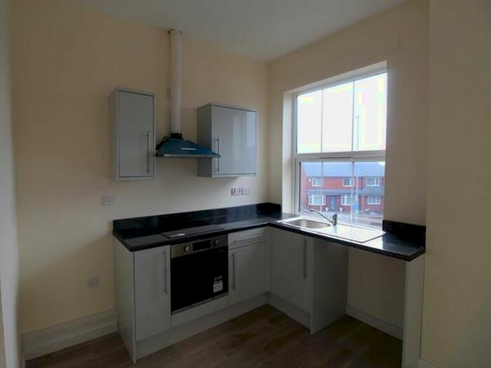 1 Bedroom Flat To Rent In Holywell Lane, Castleford, WF10