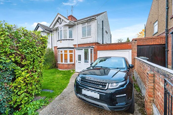 3 Bedroom Semi Detached House For Sale In St. Margarets Avenue, Luton, LU3
