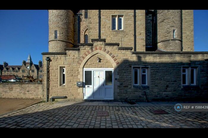 2 Bedroom Flat To Rent In Armoury Towers, Macclesfield, SK11