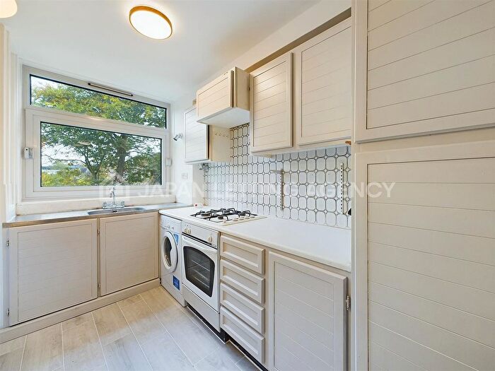 2 Bedroom Flat To Rent In Cotman Close, London, SW15