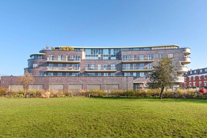 2 Bedroom Flat For Sale In Fortune Green Road, West Hampstead, London, NW6