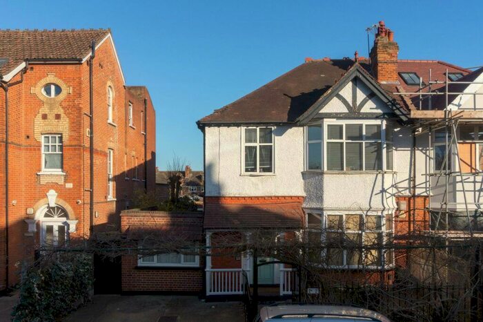 1 Bedroom Flat To Rent In Sheen Park, Richmond, TW9