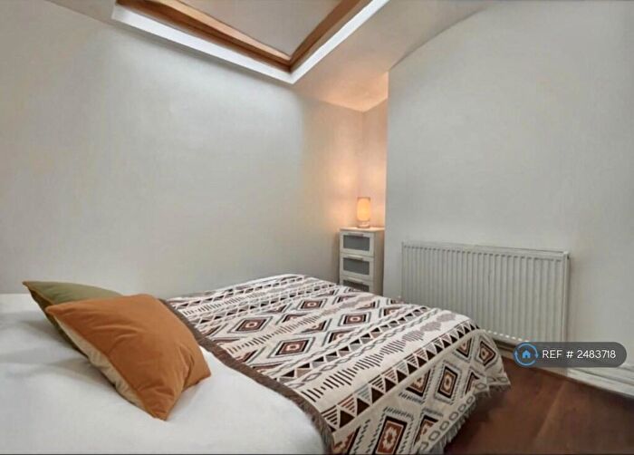 1 Bedroom Flat To Rent In Victoria Park Avenue, Leeds, LS13