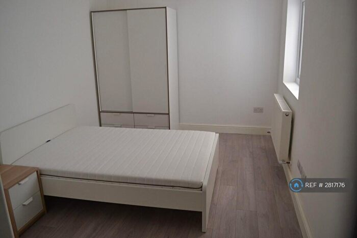 Studio To Rent In Albert Road, Ilford, IG1