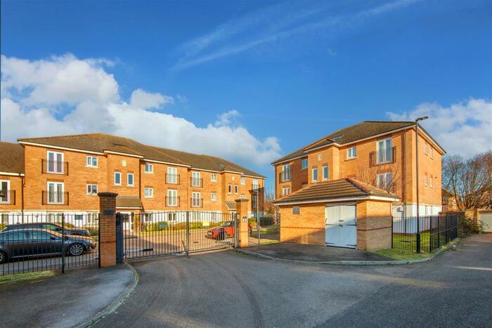 2 Bedroom Flat To Rent In Woodville Court, N14