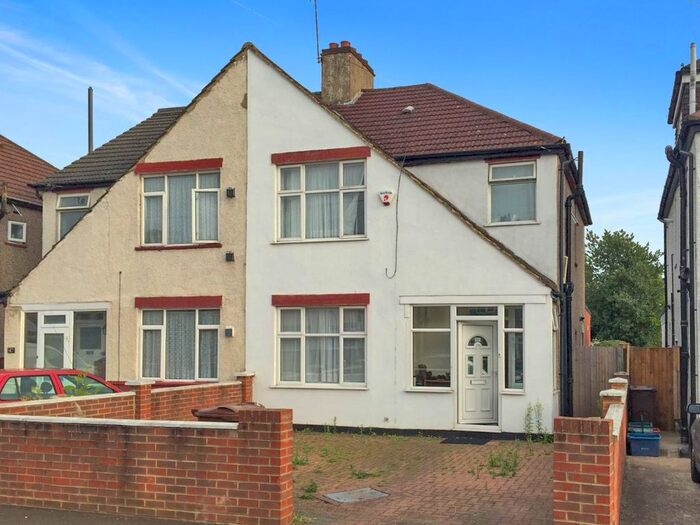 4 Bedroom Semi-Detached House To Rent In Ellington Road, Hounslow, TW3