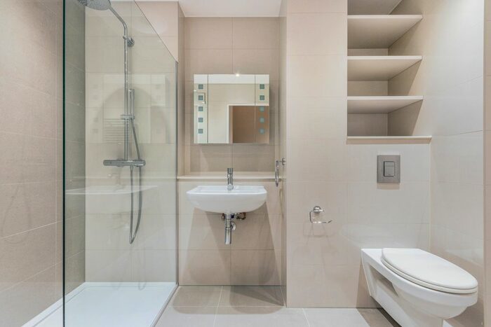 2 Bedroom Flat To Rent In Earls Court Road, London, SW5