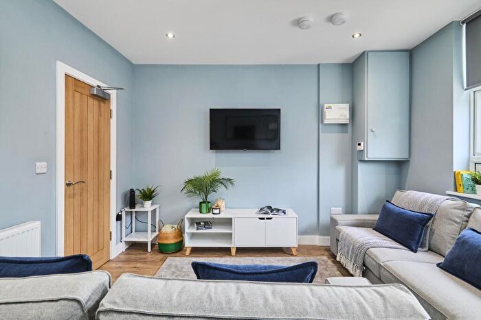 6 Bedroom House To Rent In Burley Lodge Terrace, Leeds, LS6