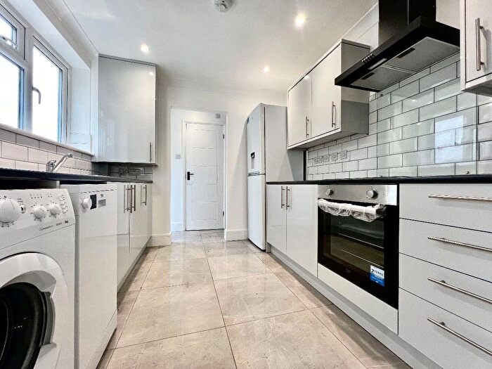 4 Bedroom Semi-Detached House To Rent In Davidson Road, Croydon, CR0